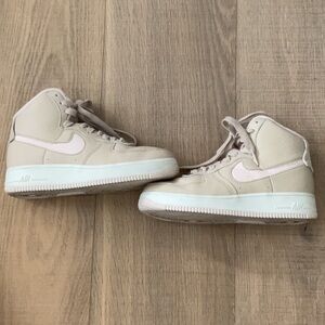 Nike Air Shoes in Beige and Pink